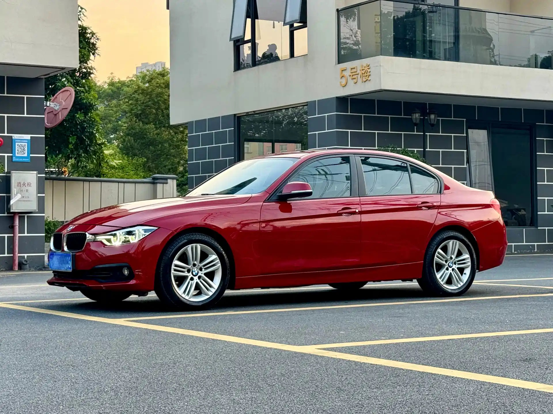 Photo 1 - BMW 3 Series