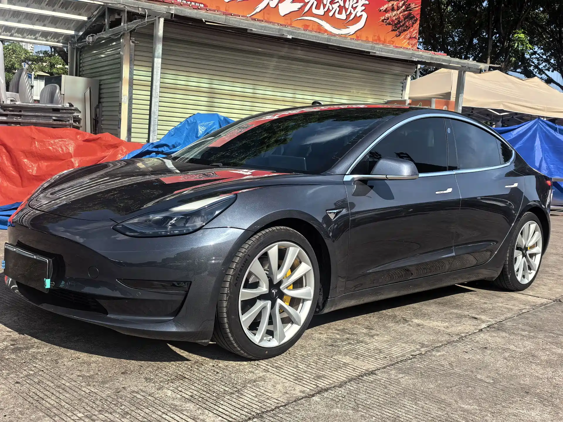 Фото 1 - Tesla Model 3
