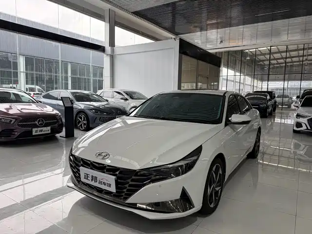 Hyundai Elantra 2022 1.5L CVT LUX Premium Edition — фото 1
