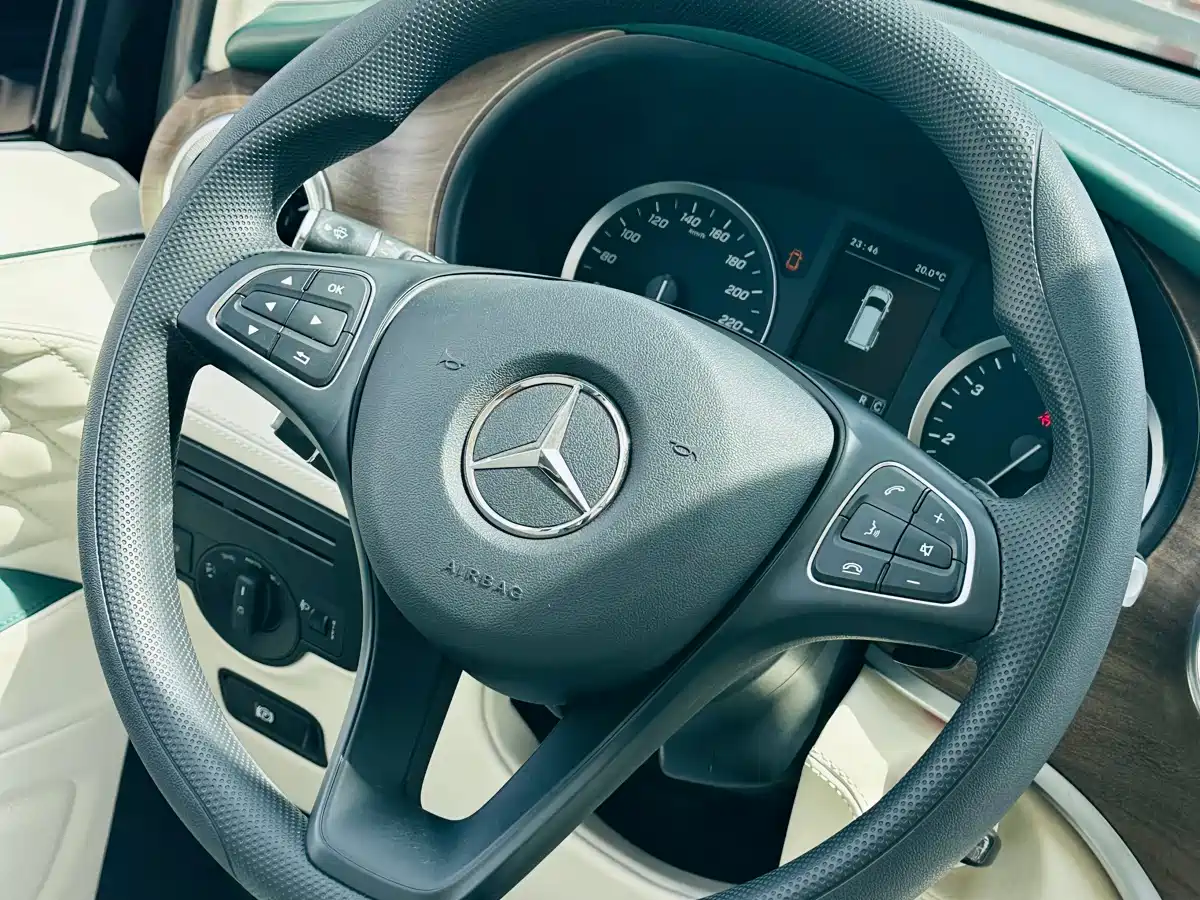 Mercedes-Benz Vito 2023 2.0T Elite 7-Seater фото 26