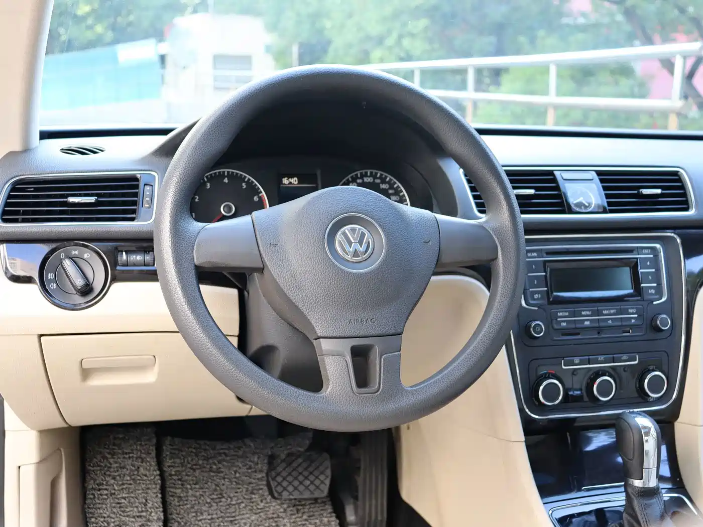 Фото 13 - Volkswagen Passat