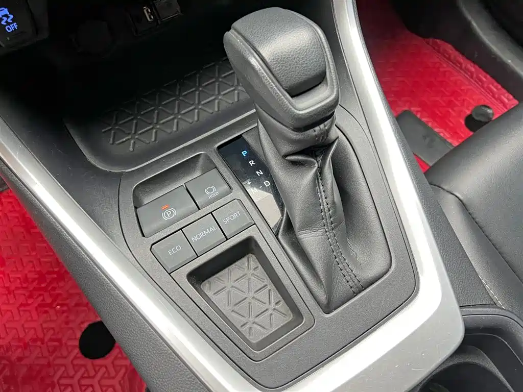 Toyota RAV4 Rongfang 2020 2.0L CVT 2WD Urban Edition фото 17