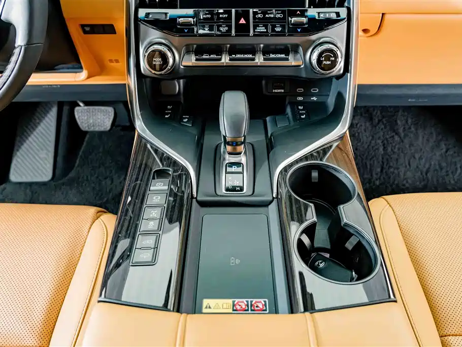 Lexus LX 2025 2025 700h Leading Edition