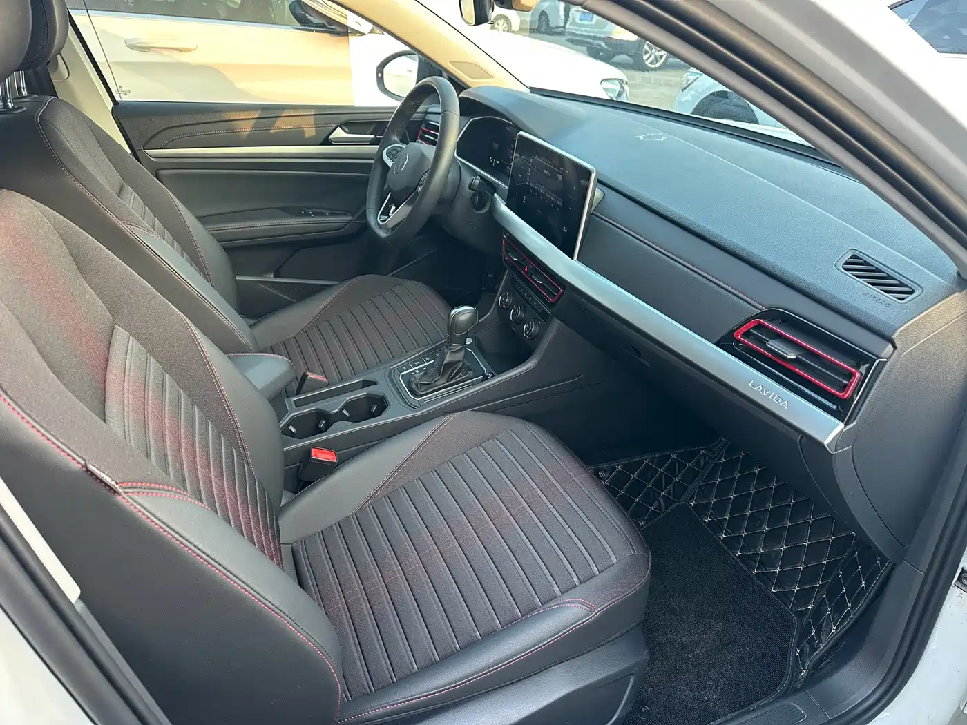 Volkswagen Lavida 2023 300TSI DSG Starlight Full Comfort Edition фото 7