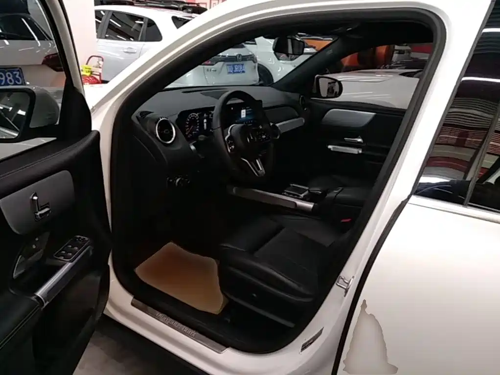 Фото 12 - Mercedes-Benz GLB