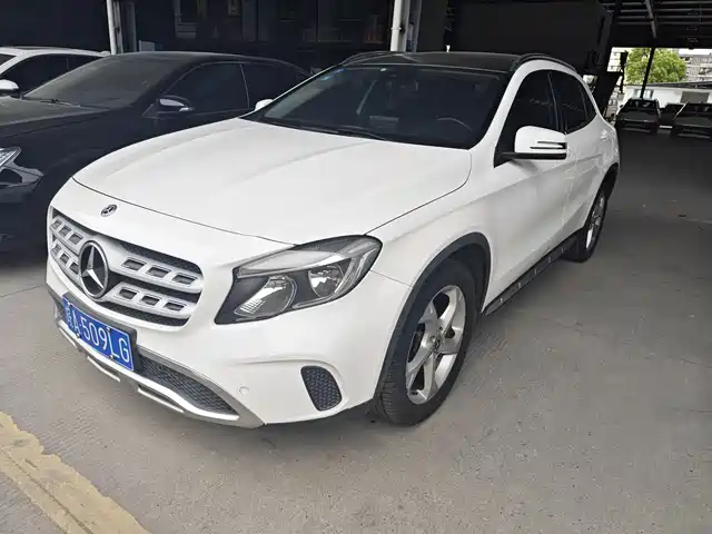 MERCEDES-BENZ GLA