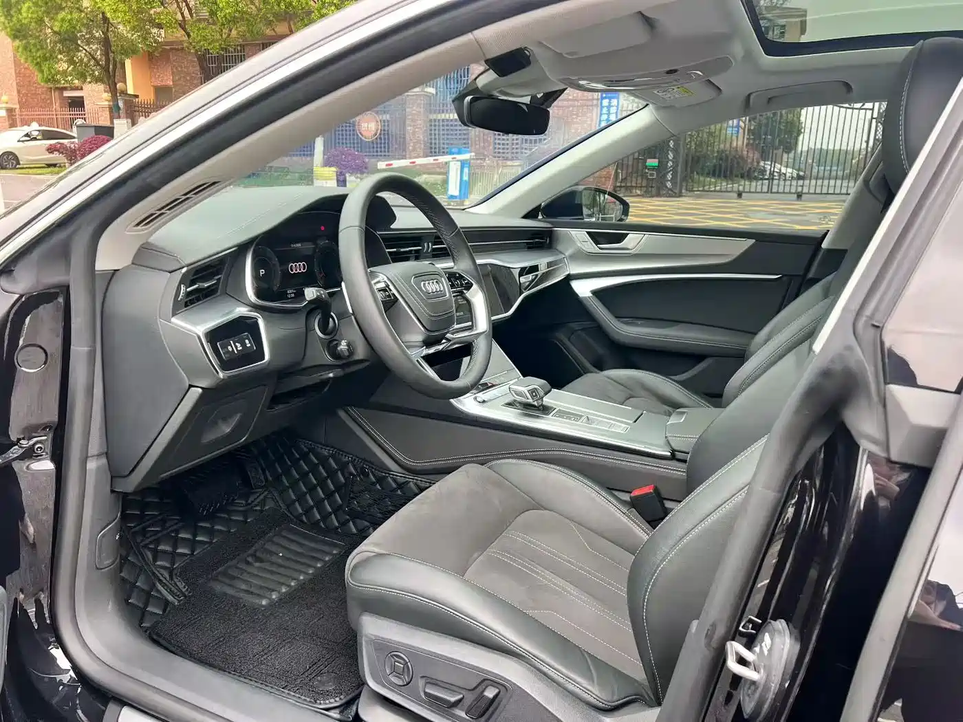 Photo 4 - Audi A7L