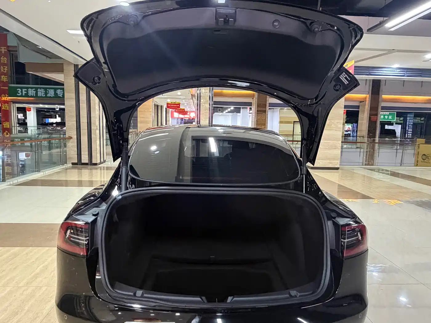 TESLA MODEL 3