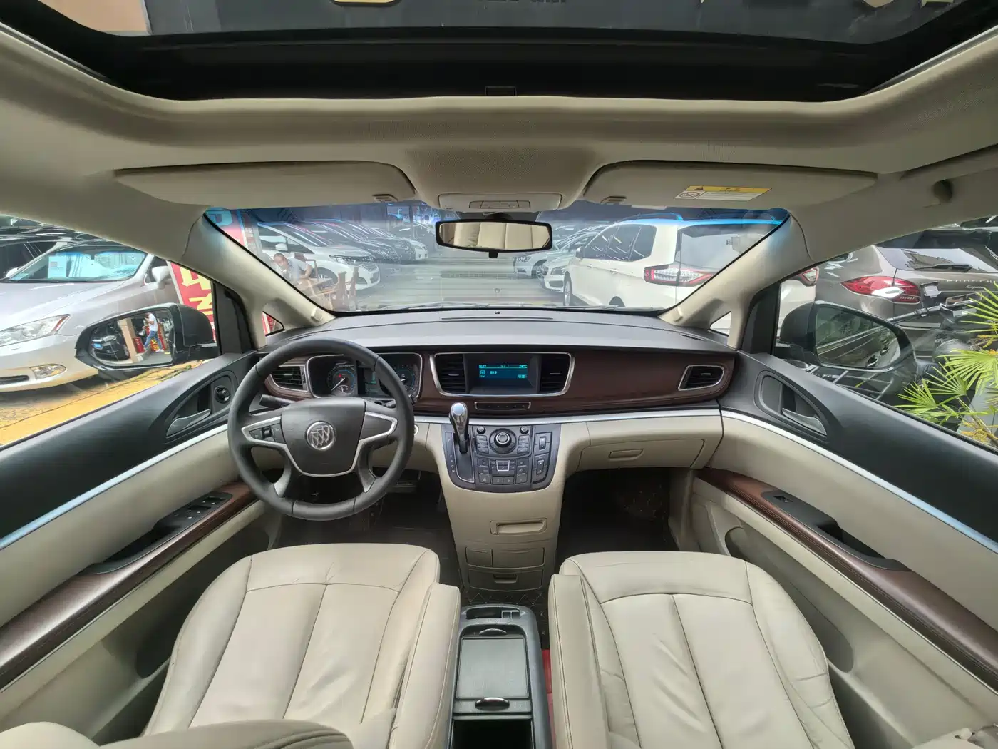Buick GL8 2015 2.4L Luxury Business Exclusive Edition фото 15