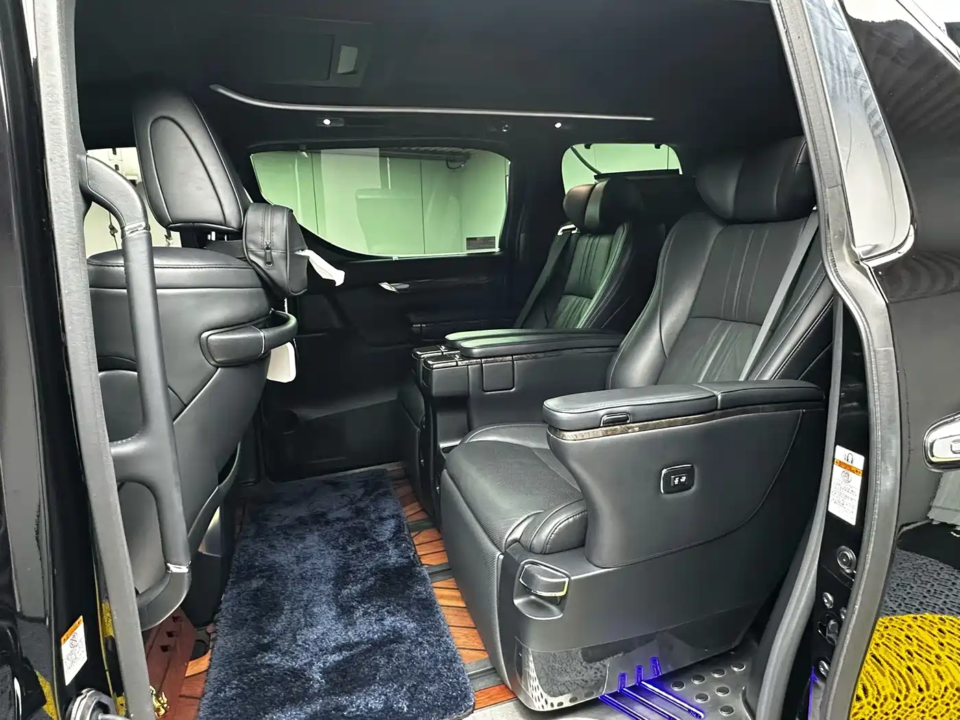 Toyota Alphard 2021 Hybrid 2.5L Premium фото 9