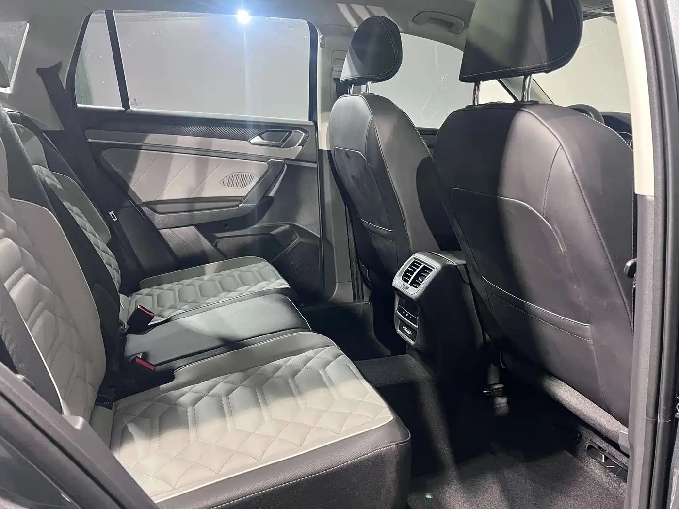 Volkswagen Tayron 2023 330TSI 2WD Luxury Plus Advanced Edition фото 9