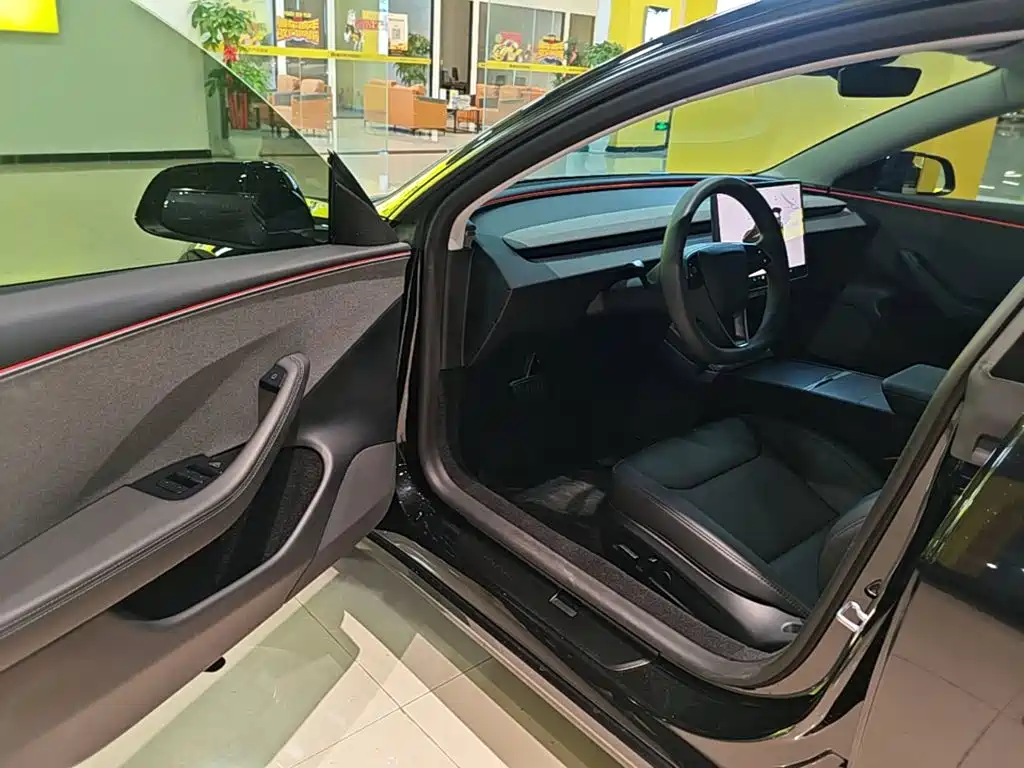 Фото 16 - Tesla Model 3