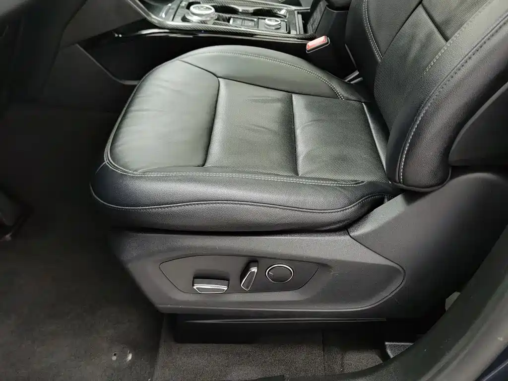 Фото 20 - Ford Explorer