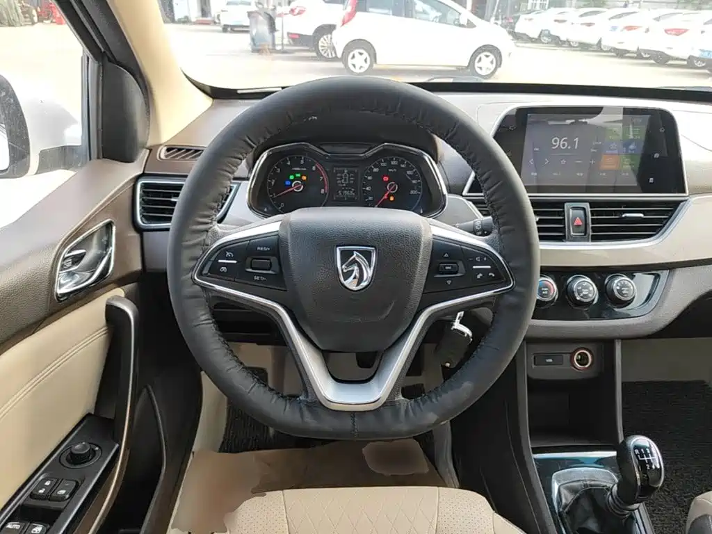 Baojun 310W 2020 2017 1.5L Manual Fashion Edition (China V)