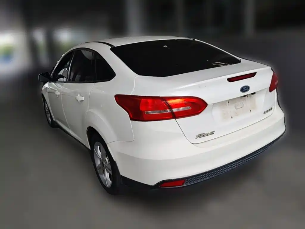 Фото 9 - Ford Focus
