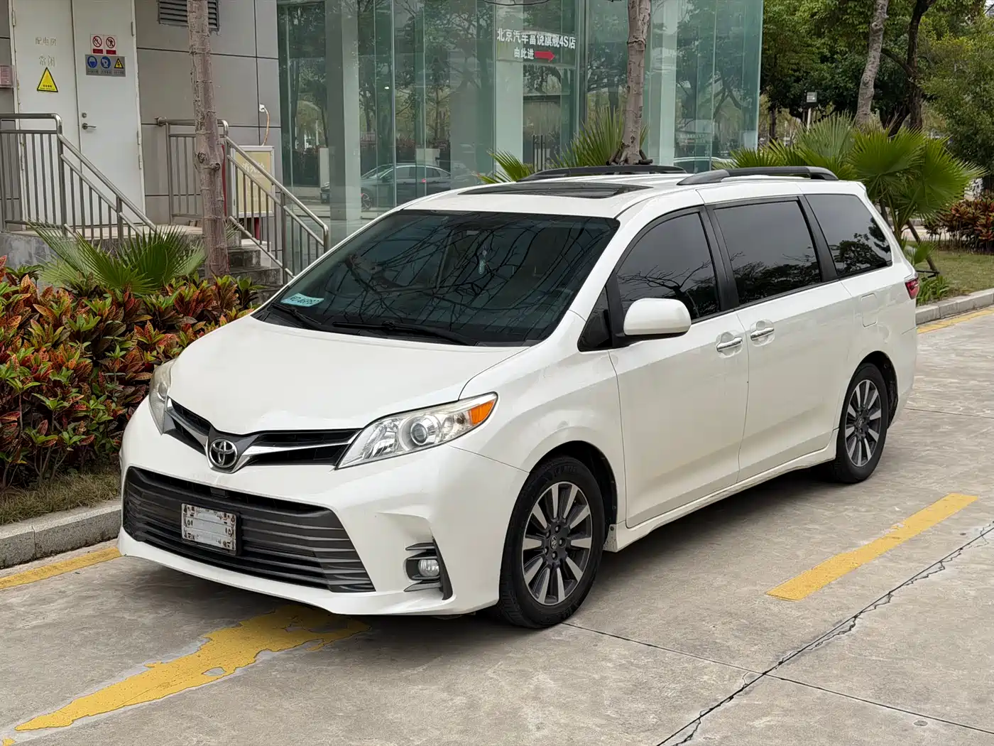 TOYOTA SIENNA