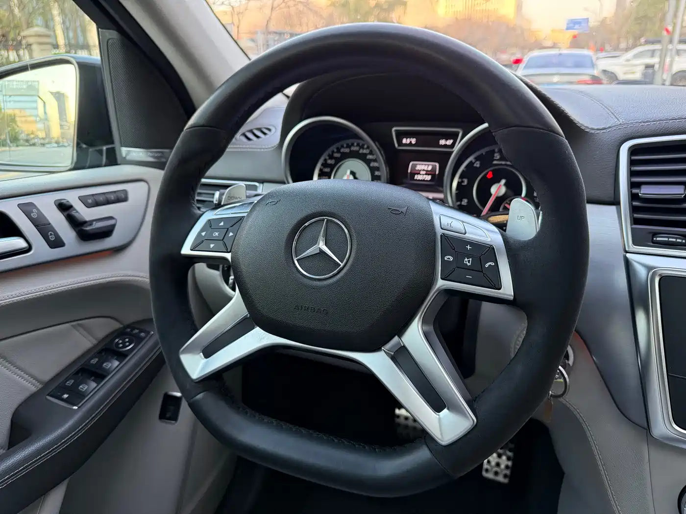 Mercedes-Benz M-Class AMG 2012 AMG ML 63 фото 13