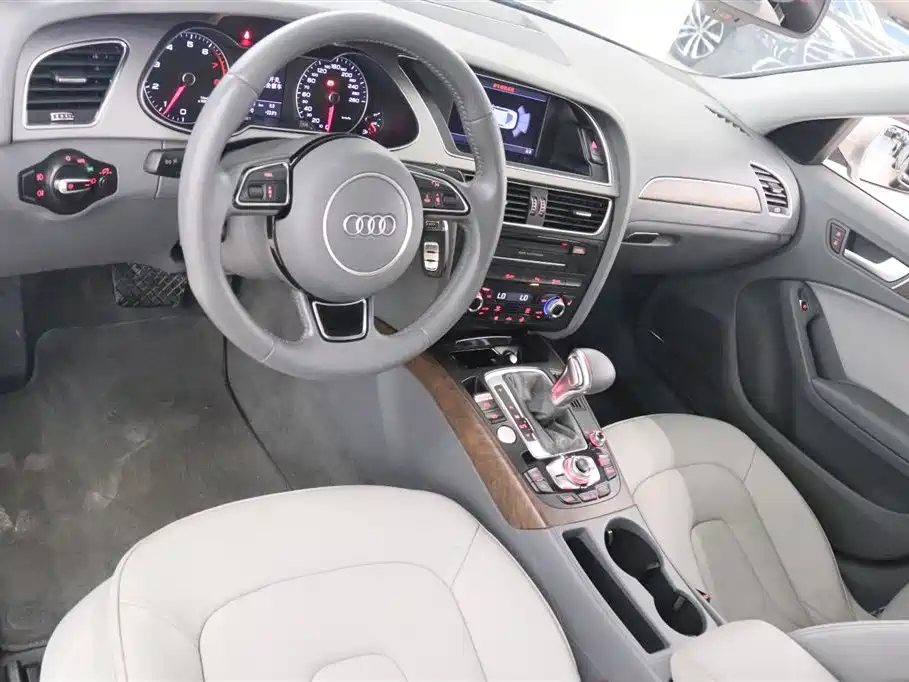Фото 11 - Audi A4L