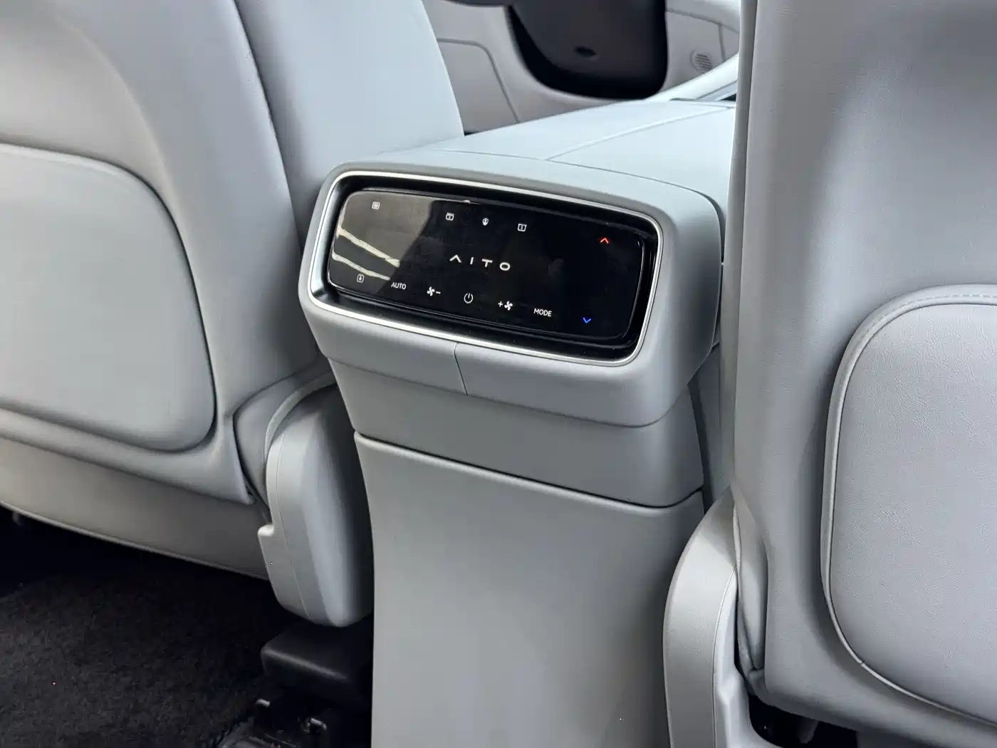 AITO Wenjie AITO M9 2024 Range Extender Max Edition 42kWh 6-seater 24