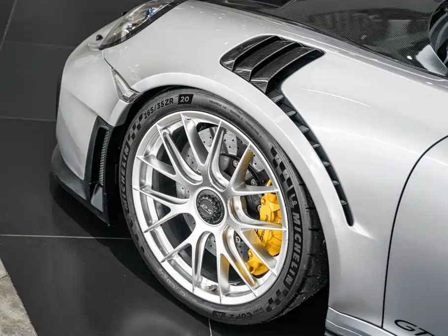Porsche 911 2018 GT2 RS 3.8T фото 10