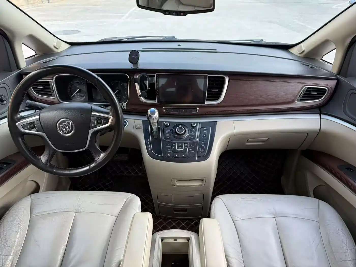 Photo 9 - Buick GL8