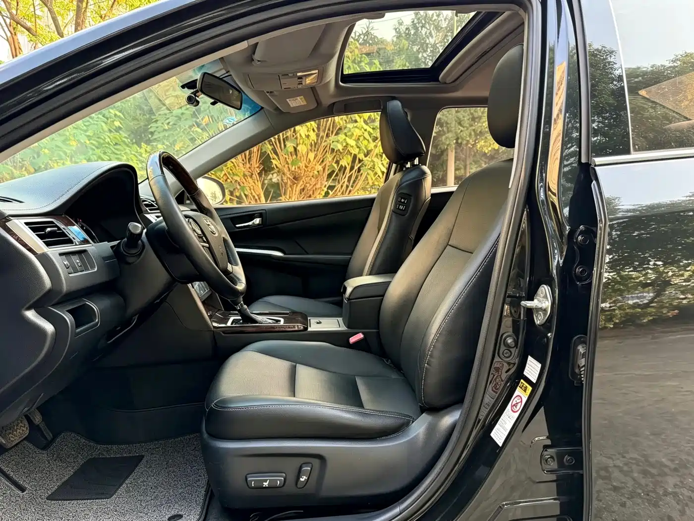 Photo 10 - Toyota Camry