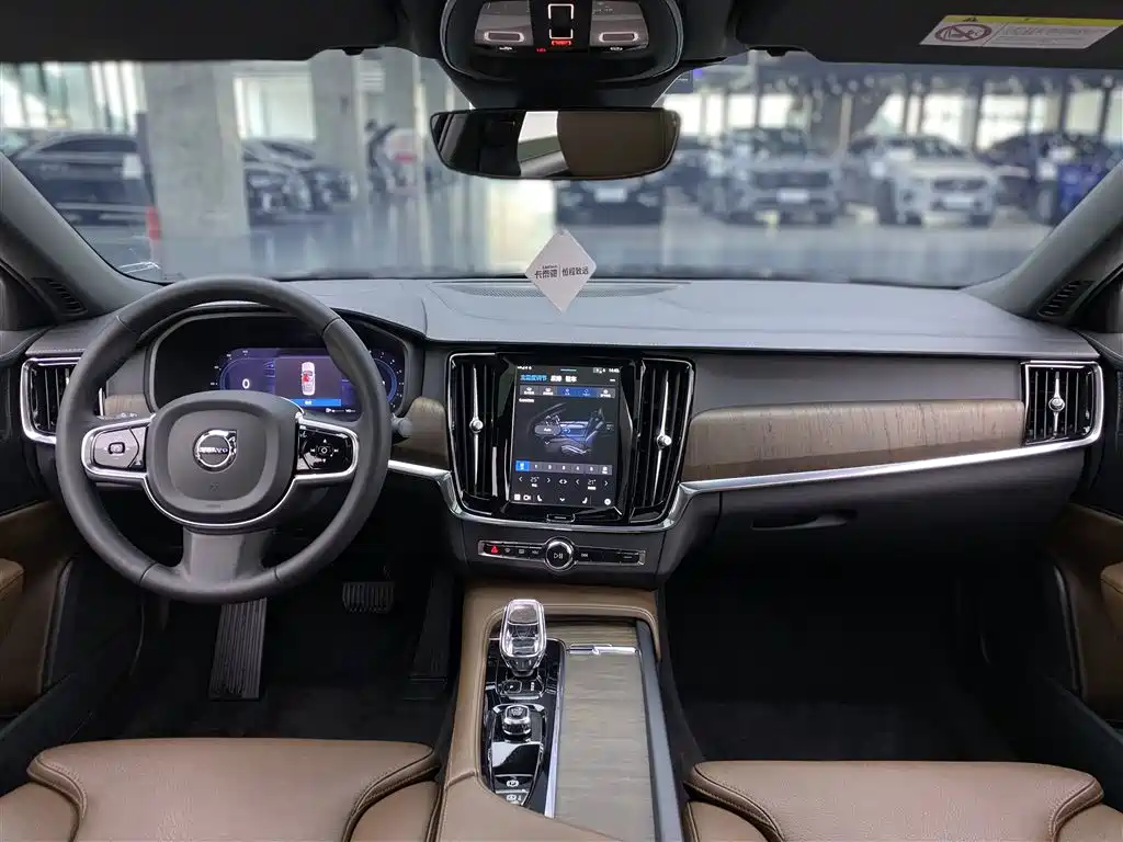 VOLVO S90
