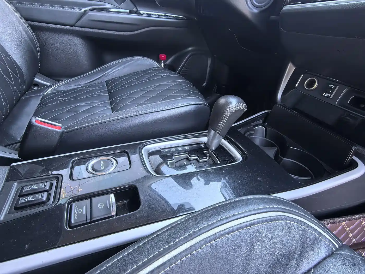 Photo 12 - Mitsubishi Outlander