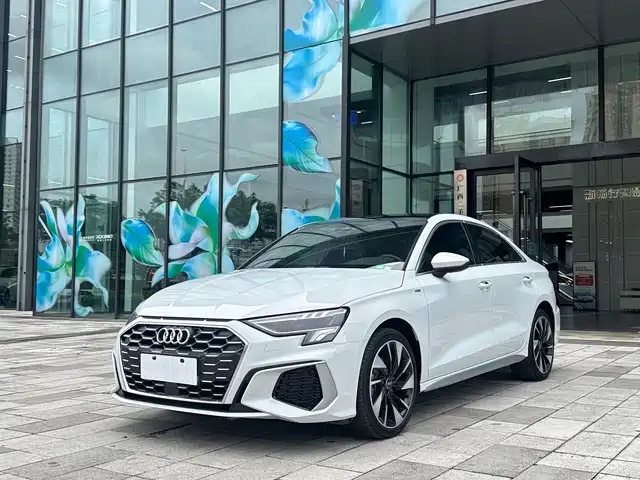 Audi A3 A3L Limousine 35 TFSI, Стиль Спорт