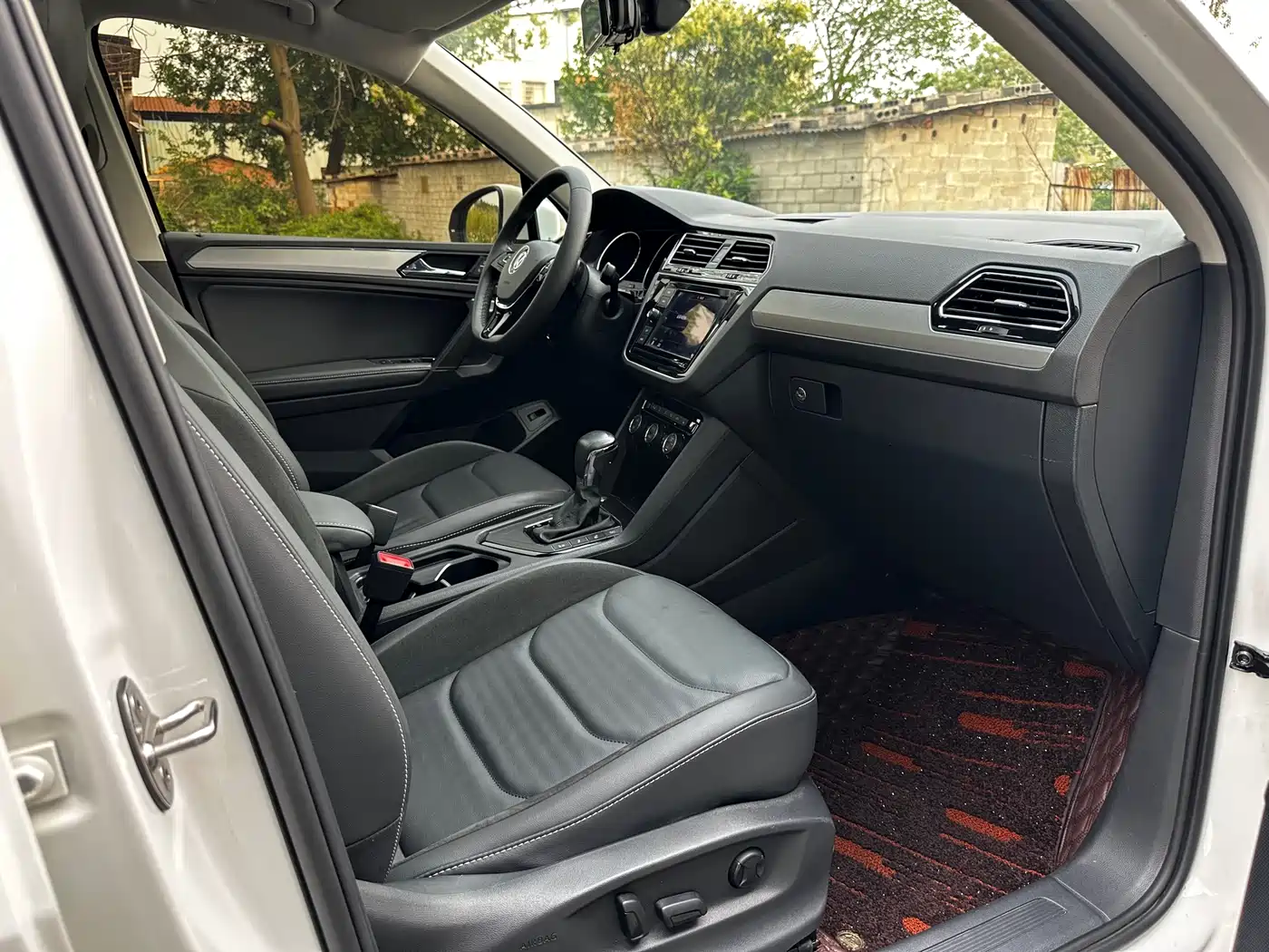 Volkswagen Tiguan L 2019 330TSI Automatic 2WD Smart Luxury Edition China VI фото 8