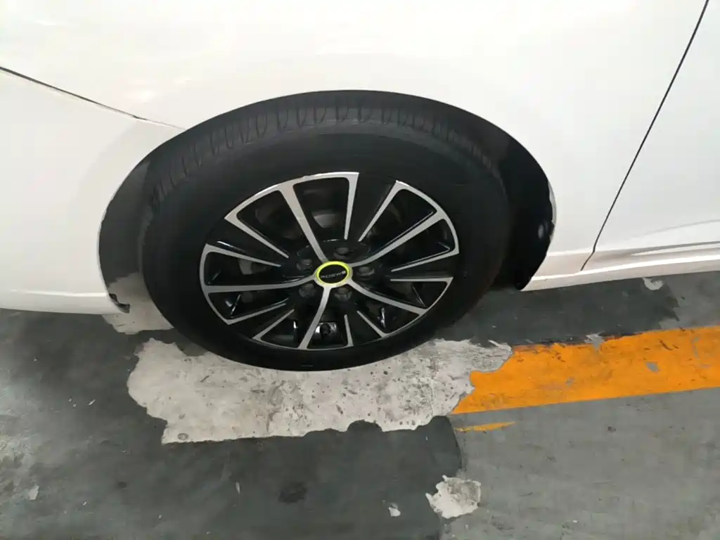 Фото 23 - Roewe i5