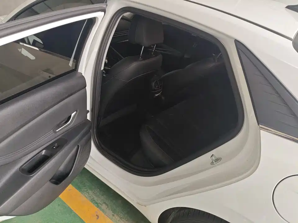 Hyundai Elantra 2023 1.5L CVT GLX Elite Edition фото 6