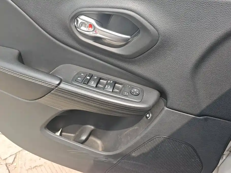 Jeep Cherokee 2019 2017 2.0L Superior Edition