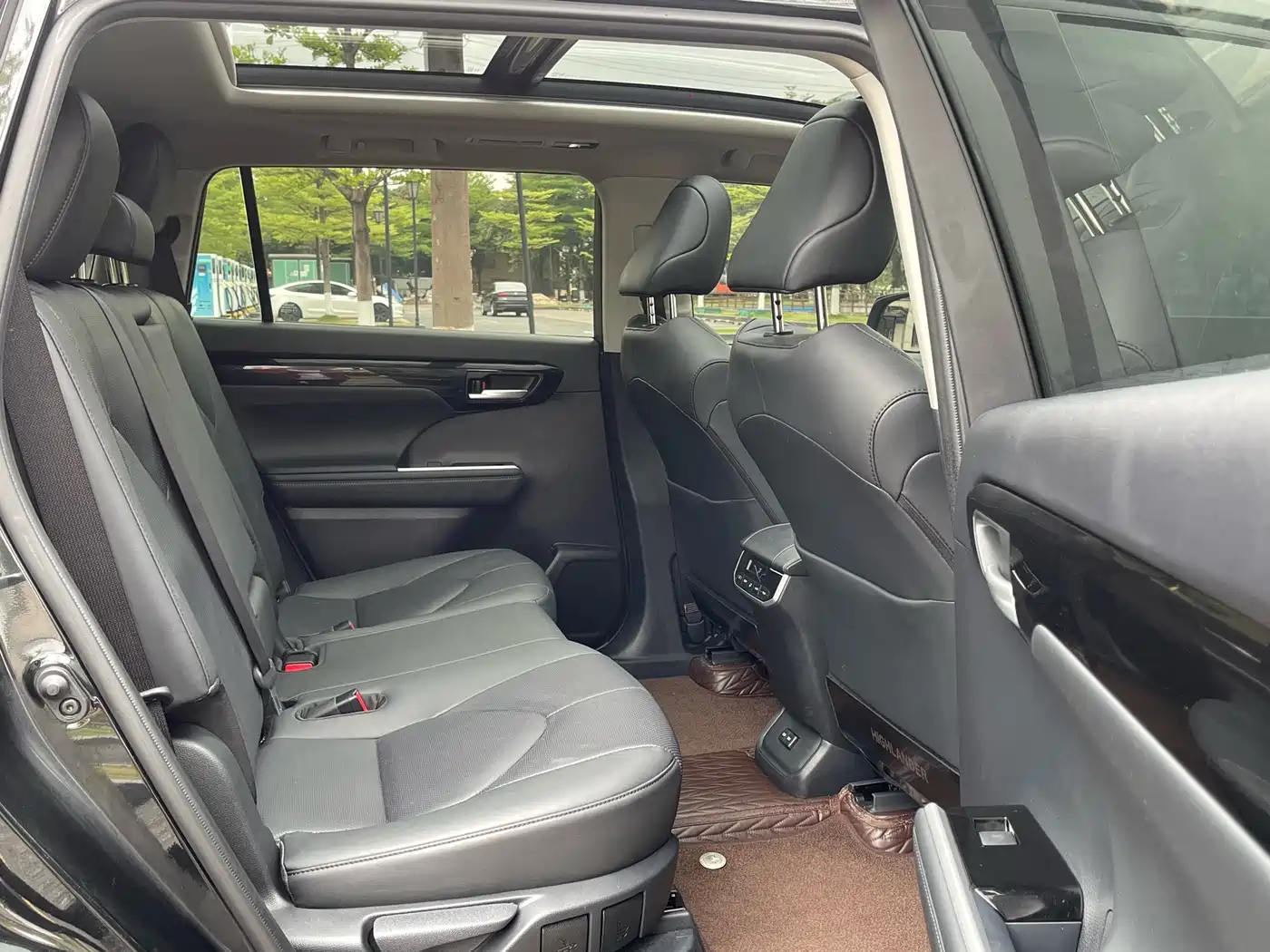 Toyota Highlander 2024 2.5L Smart Hybrid 4WD Luxury 7-seater фото 13