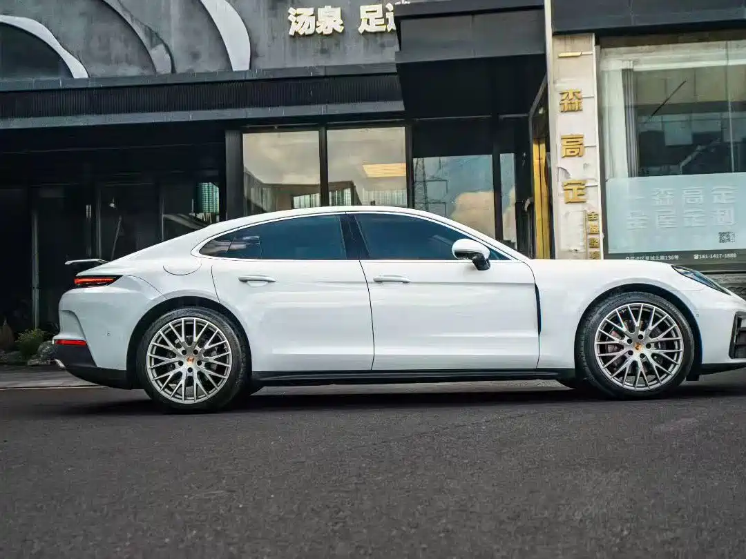 2026 Porsche Panamera