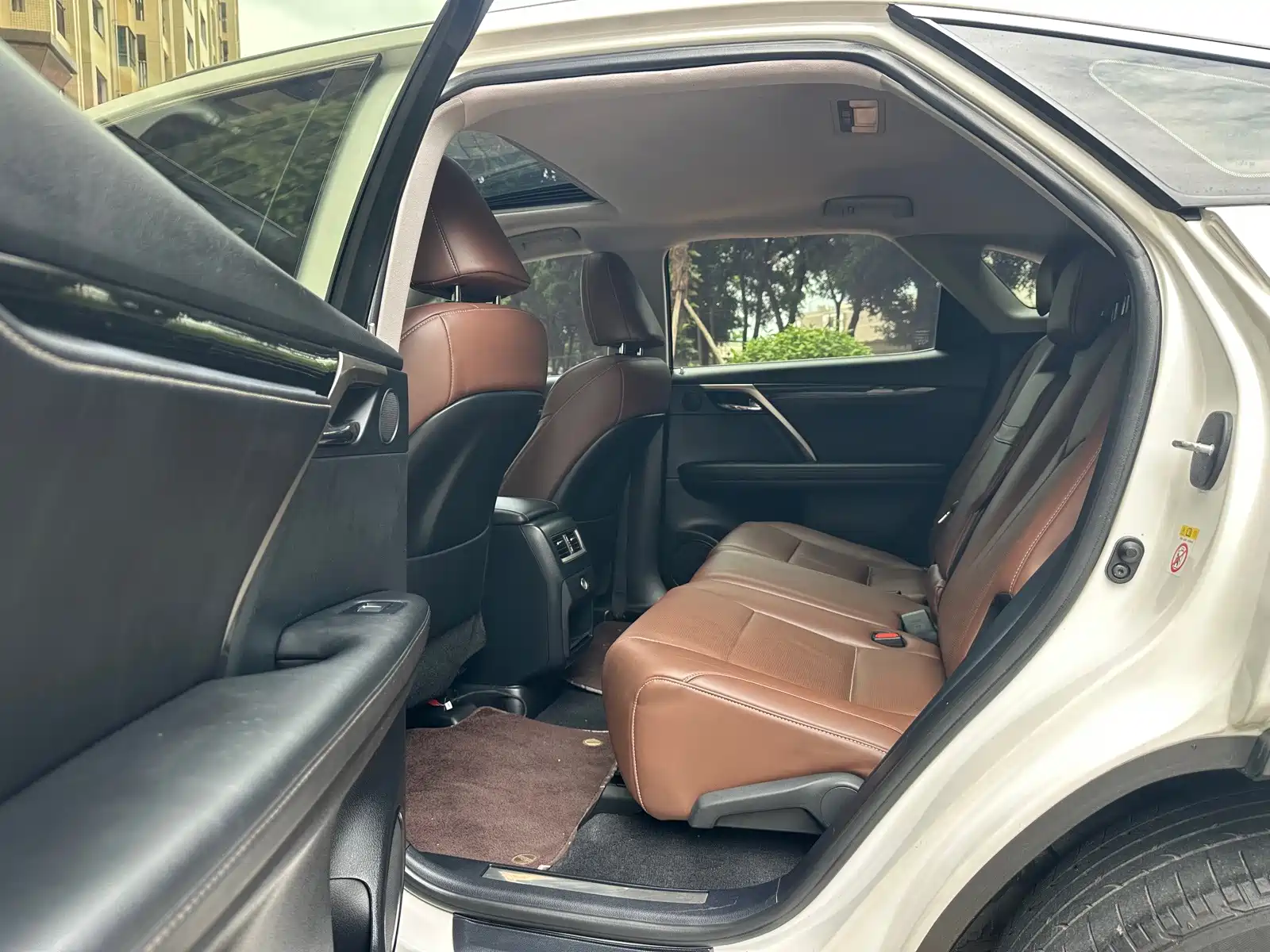 Photo 13 - Lexus RX