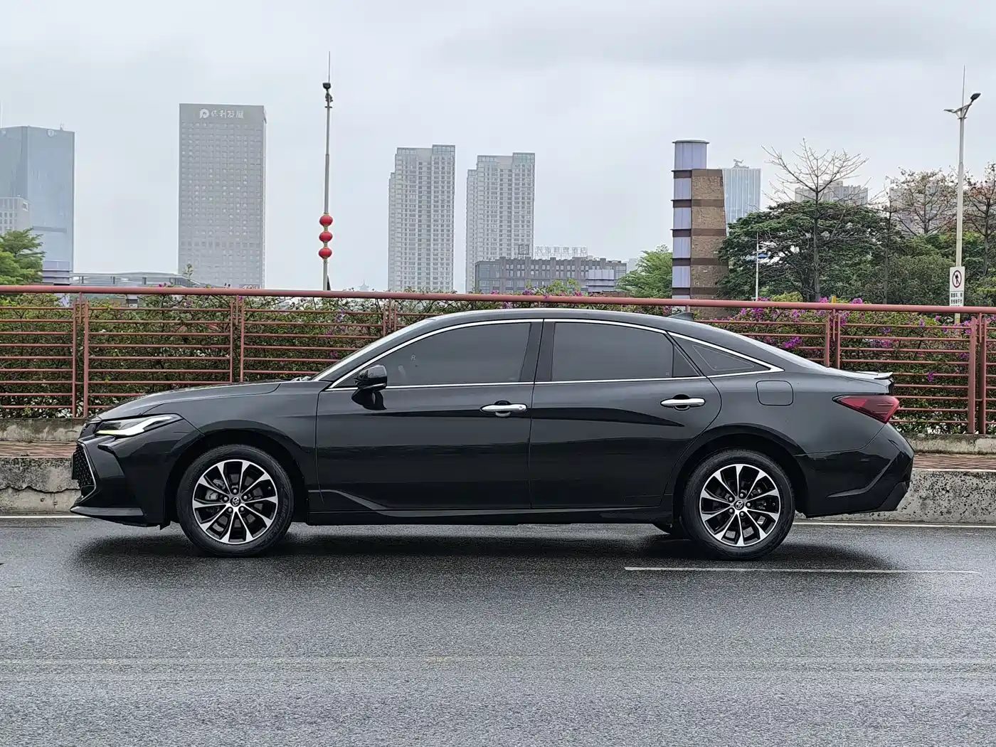 Toyota Avalon 2023 2.5L Luxury Edition фото 8