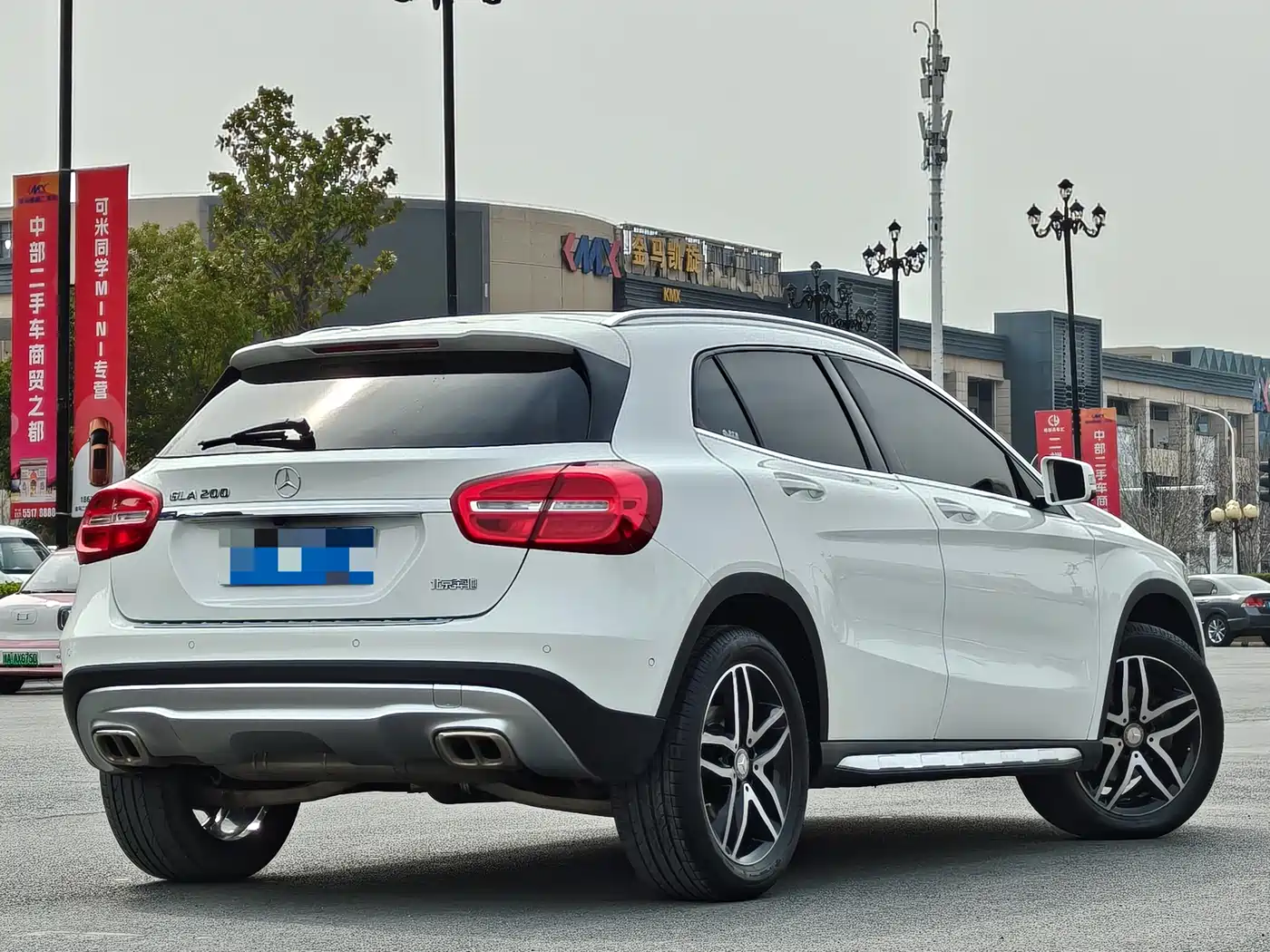 MERCEDES-BENZ GLA
