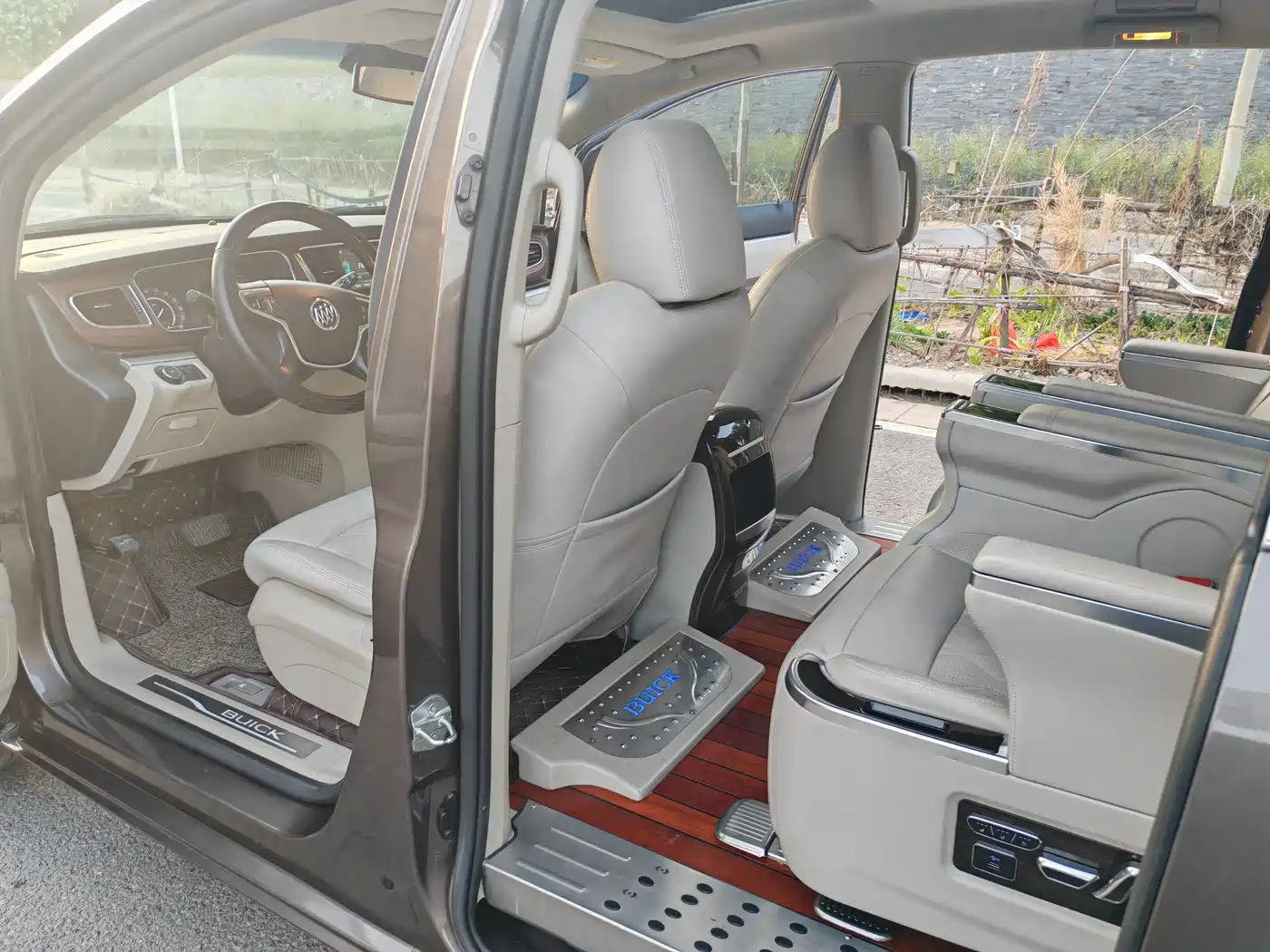 Buick GL8 2017 25S Premium Model China V фото 12