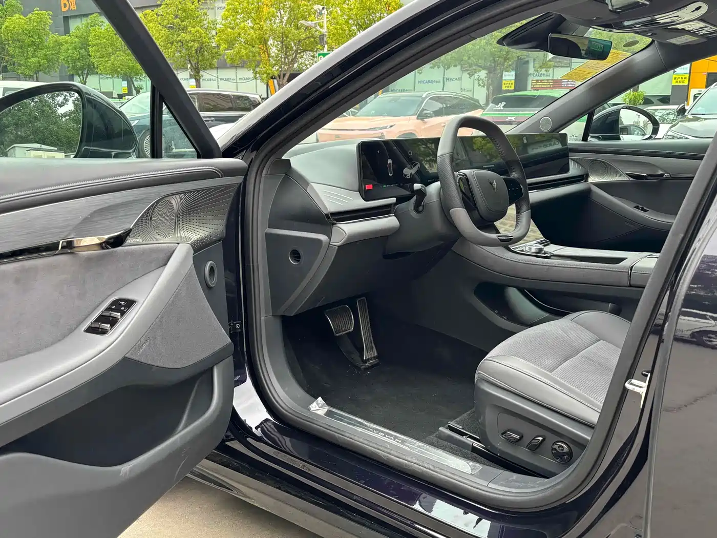 Voyah Auto VOYAH Zhuiguang 2024 PHEV AWD Ultra Long Range Flagship фото 3