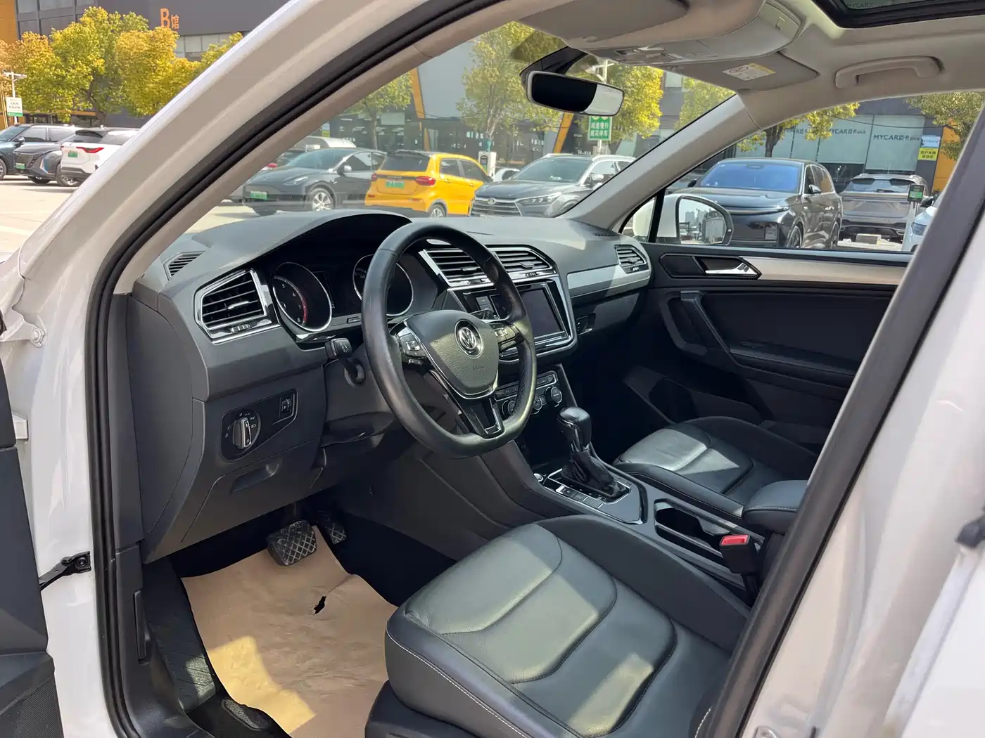 Volkswagen Tiguan L 2018 Facelift 330TSI Automatic 2WD Luxury Edition фото 7