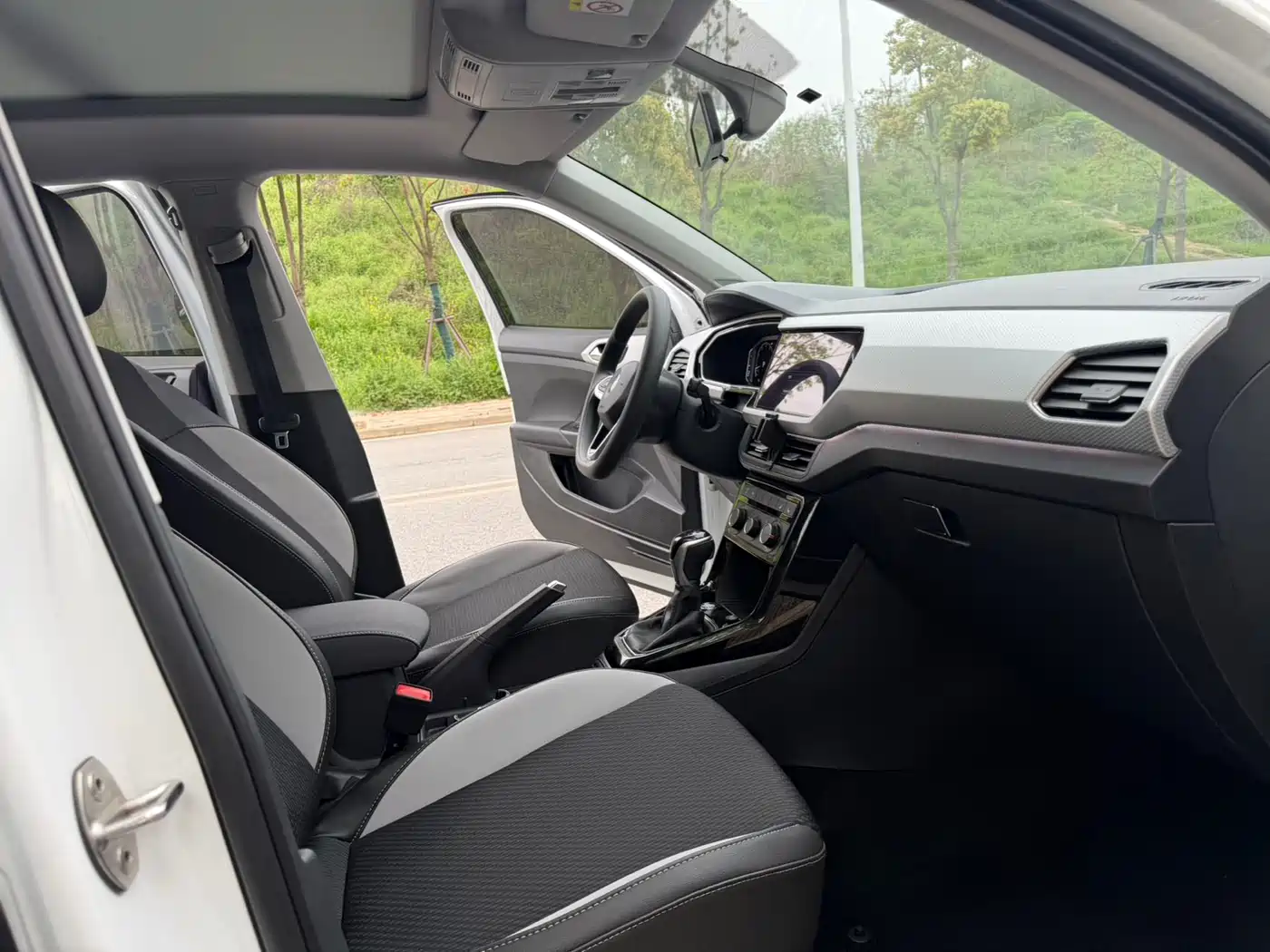 VOLKSWAGEN EXPLORING THE SHADOW