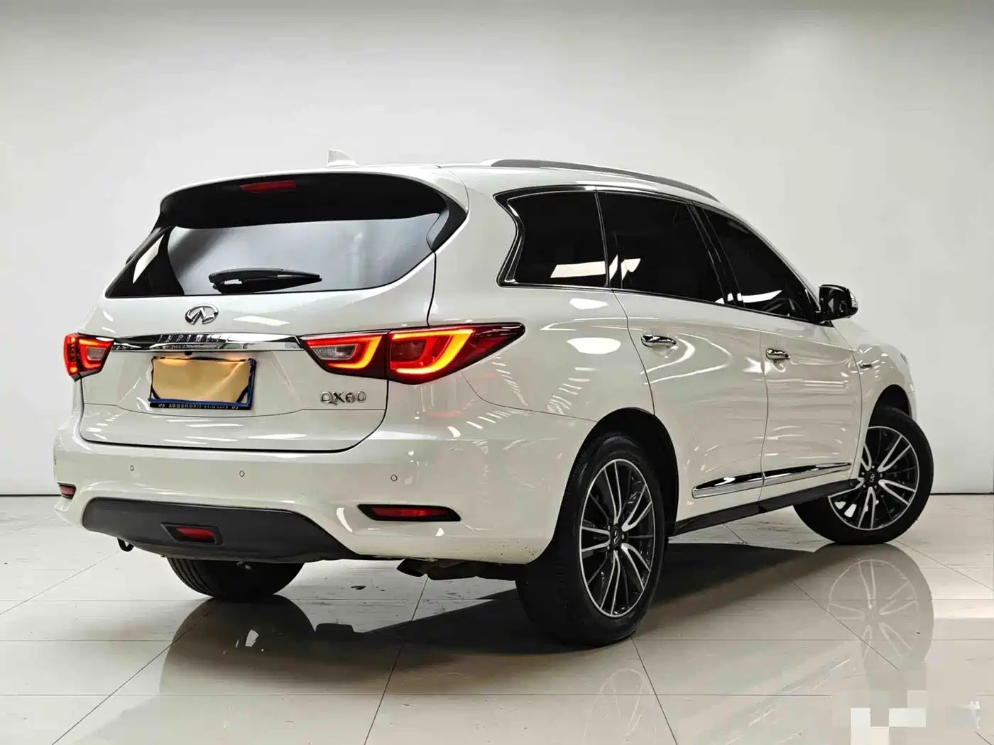 Infiniti QX60 (Import) 2018 2018 2.5 S/C Hybrid AWD Champion Family Edition