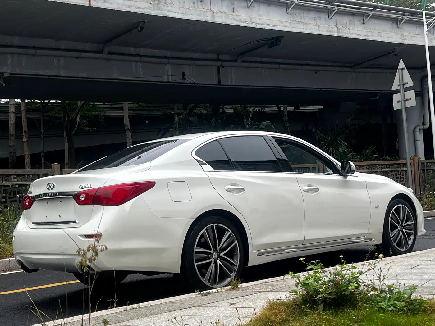 Фото 19 - Infiniti Q50L
