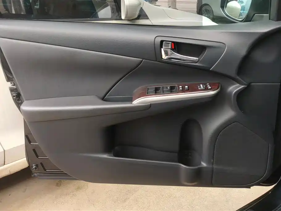 Toyota Camry 2015 2.0G Leading Edition фото 7