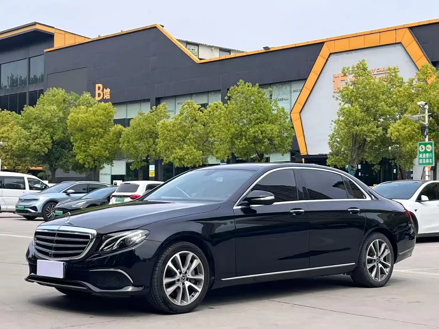 Mercedes-Benz E-Class 2019 E 300 L Luxury