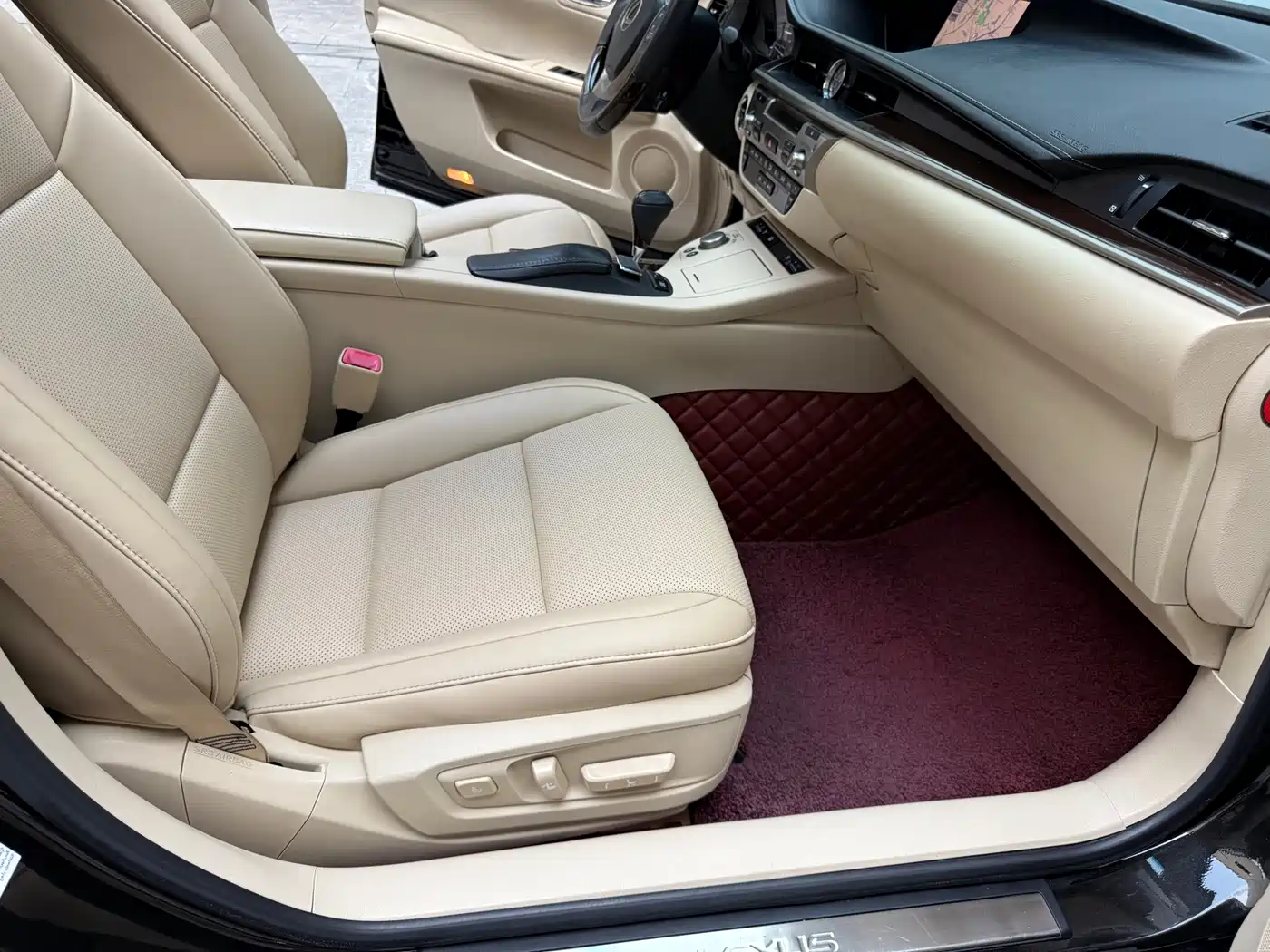 Lexus ES 2013 300h Luxury Edition фото 21