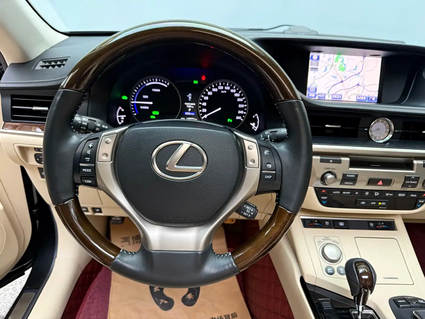 Lexus ES 2013 300h Luxury Edition фото 19