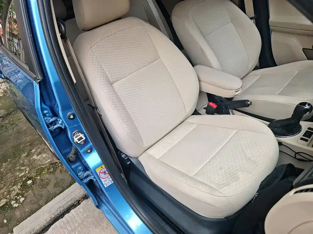 Škoda Fabia 2014 1.4L Automatic Crystal Spirit Edition фото 25