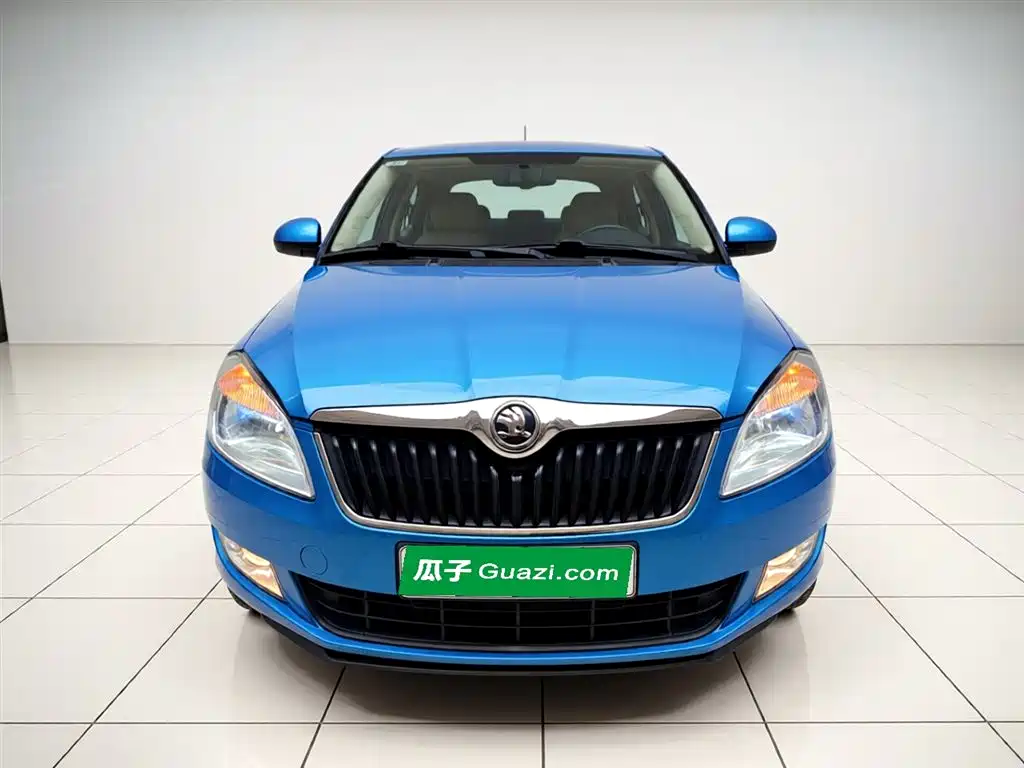 Škoda Fabia 2014 1.4L Automatic Crystal Spirit Edition фото 3